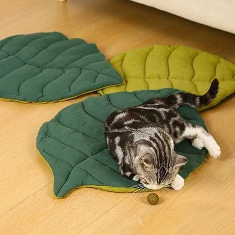 Leaf-Shaped Comfortable Pet Bed for Cats