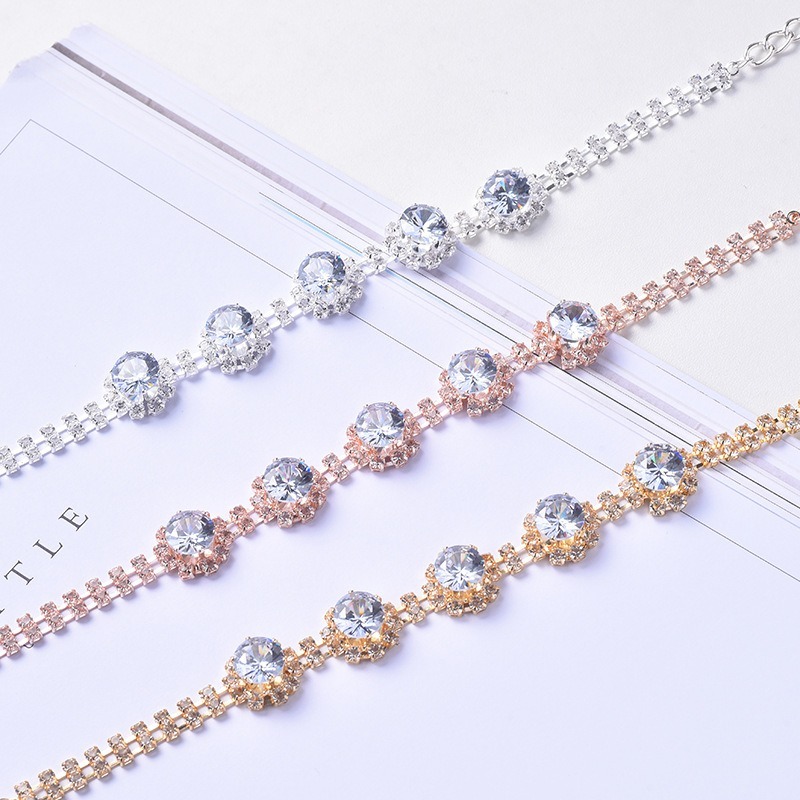 Hollow Copper Rhinestone Collar for Cats and Dogs